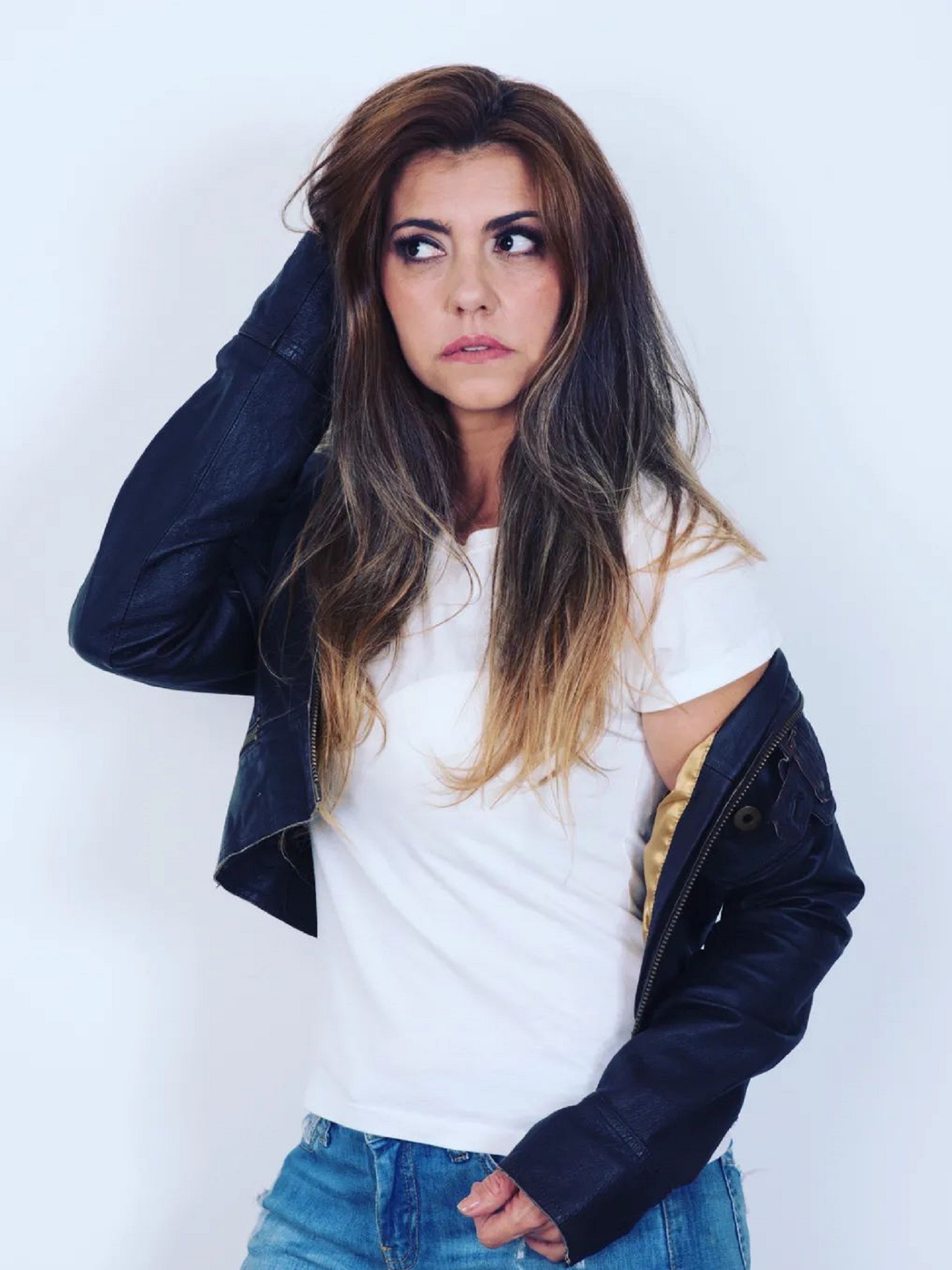 Após dor, atriz carioca descobre bicho vivo no ouvido: É uma barata