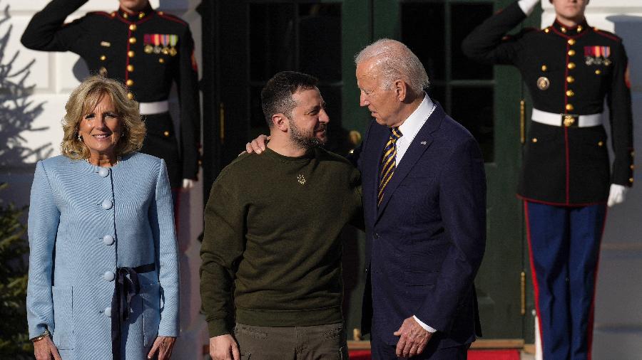 21.dez.2022 - O presidente dos EUA, Joe Biden, e a primeira-dama, Jill Biden, recebem o presidente da Ucrânia, Volodymyr Zelensky, na Casa Branca - DREW ANGERER / GETTY IMAGES VIA AFP