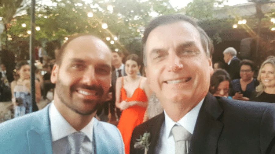 25.mai.2019 - Jair Bolsonaro no casamento do filho Eduardo - Reprodução/Twitter
