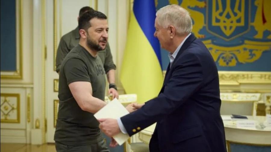 Lindsey Graham em visita ao presidente ucraniano Volodymyr Zelensky - Divulgação