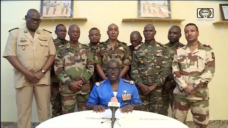 Soldados do Níger em declaração na TV do país