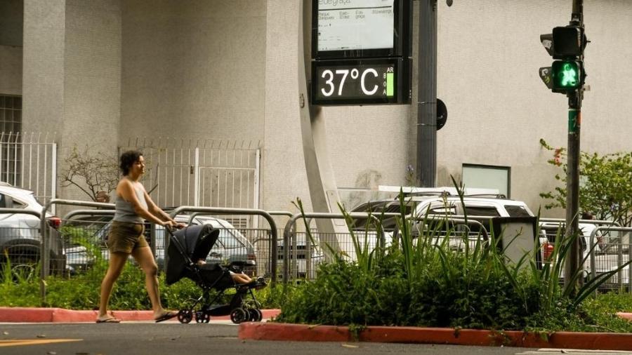Termômetro na Rua da Consolação marcou 37ºC na tarde de segunda-feira