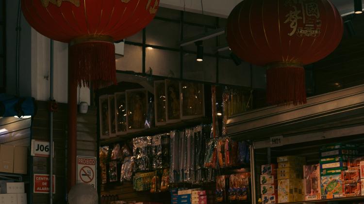 Galeria na 25 de Março enfeitada com lanternas chinesas Galeria na 25 de Março enfeitada com lanternas chinesas