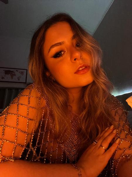 Júlia se surpreendeu ao perceber que os meninos não abordavam diretamente as meninas
