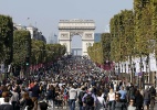 Paris proíbe circulação de carros por um dia na área central da cidade (Foto: Thomas Samson/AFP)