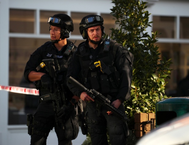 Policiais fazem cordão de isolamento nas proximidades da estação Parsons Green - Hannah McKay/Reuters