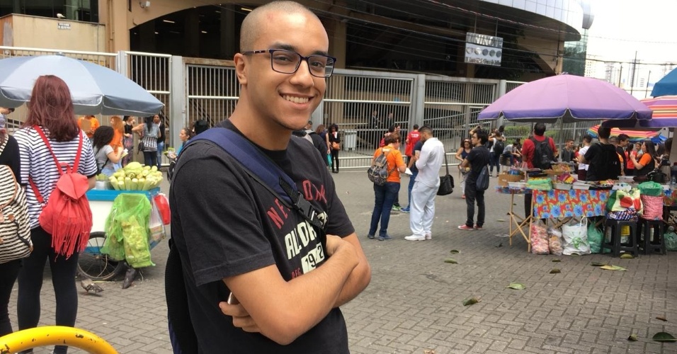 O estudante Gustavo Max, 18, chegou por volta das 11h no campus da Uninove na Barra Funda, zona oeste de São Paulo. Ele presta o Enem para buscar uma vaga em arquitetura