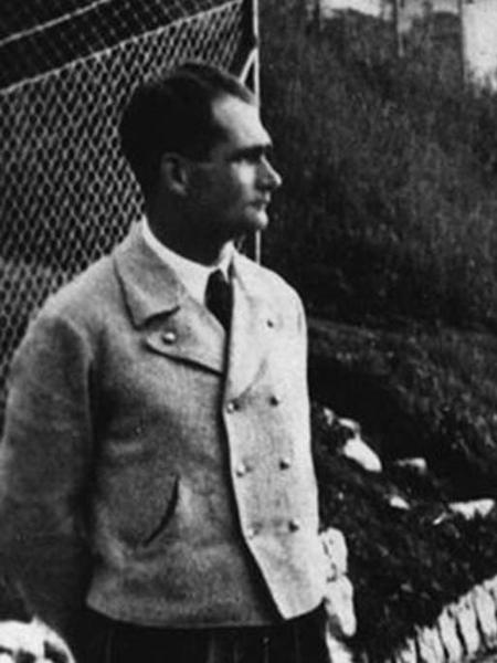Rudolf Hess (dir.) era um dos aliados mais próximos de Hitler, sendo chamado de "vice-führer" - Getty Images