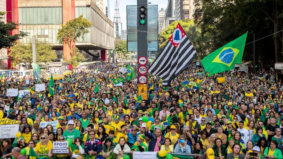 25.ago.2019 - Manifestantes se reúnem na avenida Paulista, em São Paulo, em protesto contra o projeto de lei de abuso de autoridade - Daniel Teixeira/Estadão Conteúdo