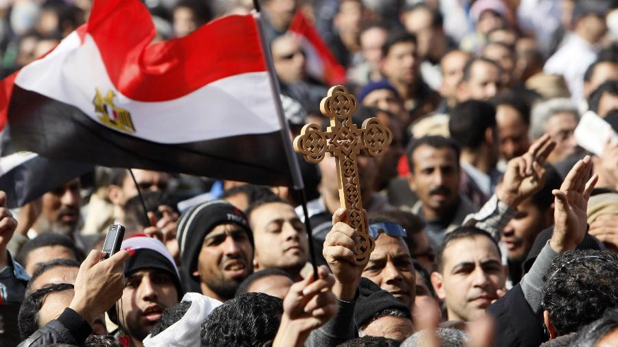 6.fev.2011 - Protestos na Praça Tahrir, no centro do Cairo, pedindo o fim do regime do presidente Hosni Mubarak - MOHAMMED ABED/AFP