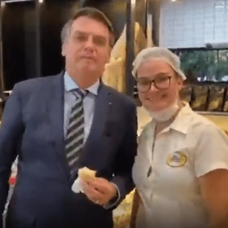 Jair Bolsonaro passeia em uma padaria de Brasília  - Reprodução/Instagram/bolsonarosp