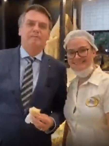 No início de abril, o presidente Jair Bolsonaro passeou em uma padaria de Brasília; vídeo foi postado pelo filho Eduardo - Reprodução/Instagram/bolsonarosp