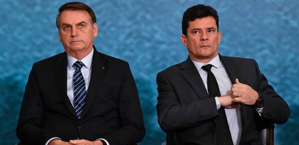 Presidente Jair Bolsonaro e ministro Sergio Moro lado a lado, em solenidade no Palácio do Planalto, em outubro de 2019