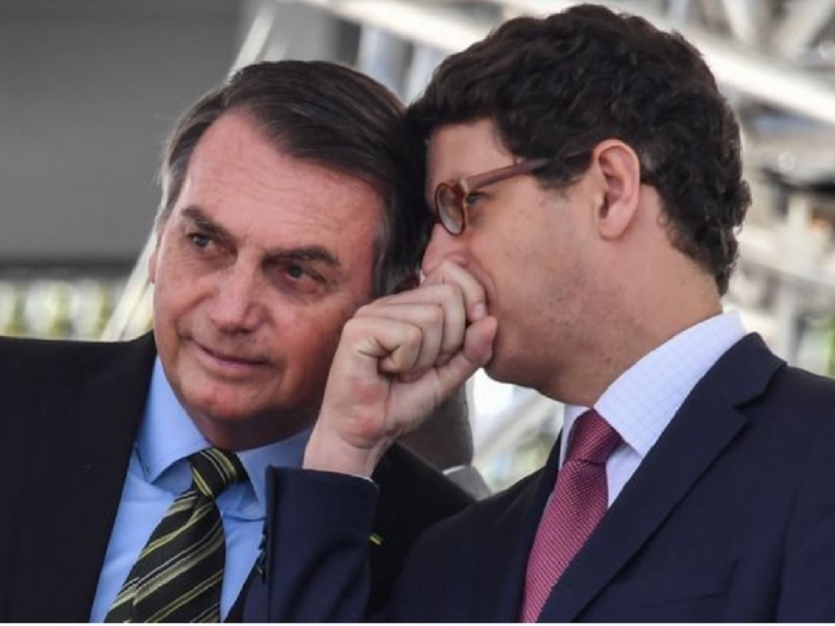 Salles reedita disputa entre ala militar e ideológica no governo