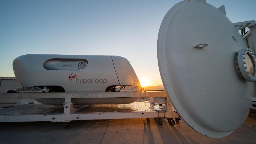 A Virgin Hyperloop realizou ontem um teste com seu trem futurista ultrarrápido, no deserto de Nevada, dos EUA. Dois passageiros estavam a bordo do trem - Virgin Hyperloop/Reuters