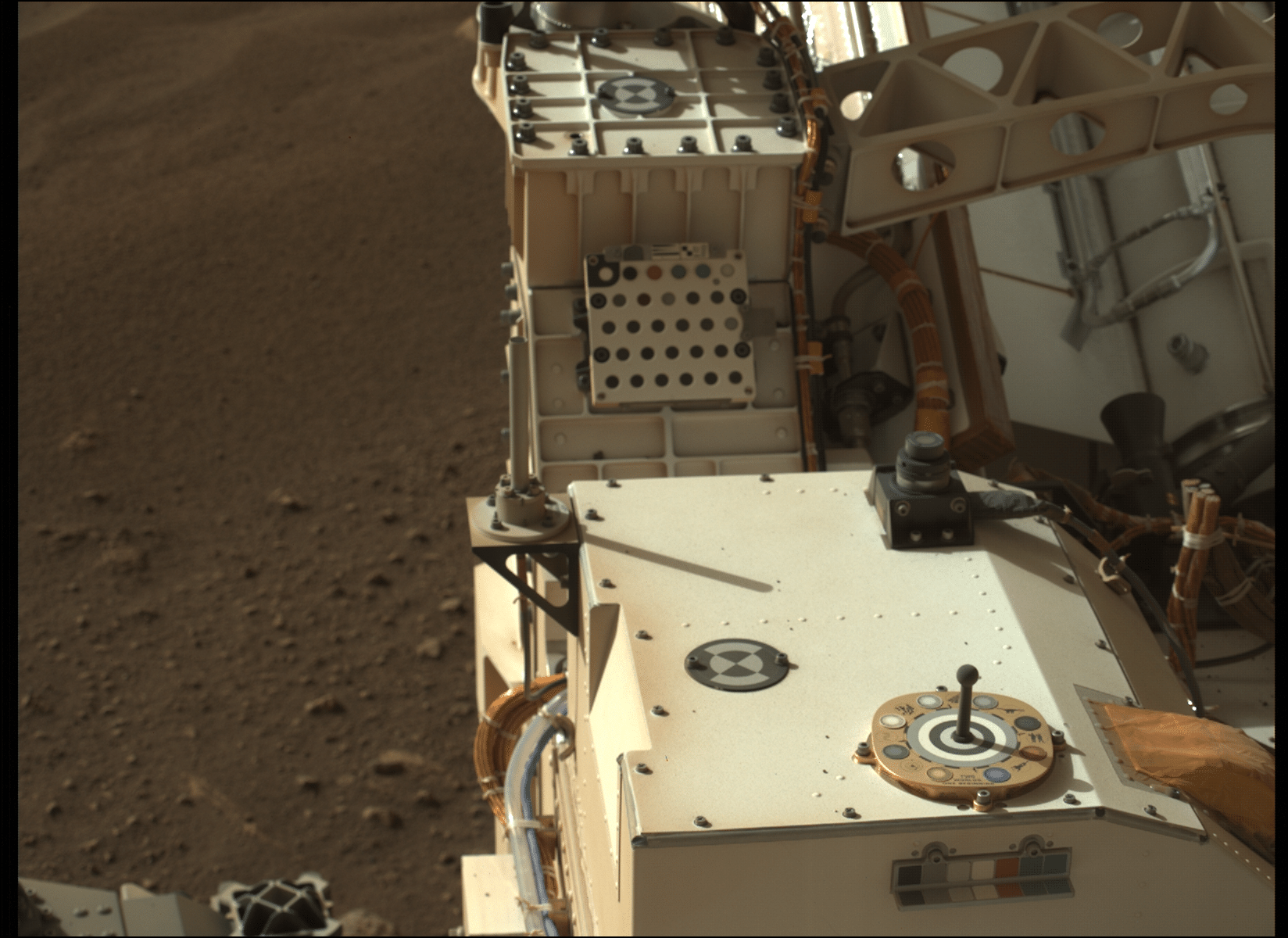 O rover tem 19 câmeras de alta definição que mostram inclusive detalhes da sua própria estrutura - Divulgação/Nasa