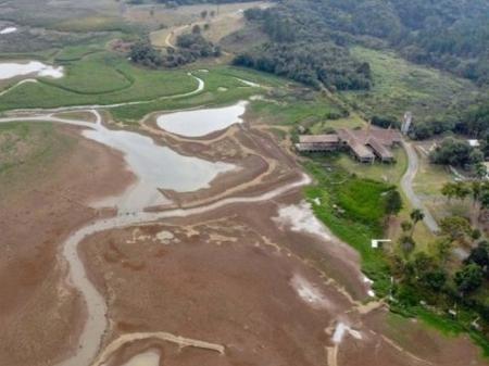 Baixo nível de represas que abastecem Curitiba tem limitado a oferta de água aos moradores - Agência de Notícias do Paraná