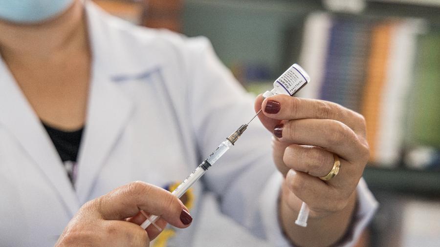 Com avanço na vacinação, os números de morte caíram pela sétima semana consecutiva - Simon Plestenjak/UOL