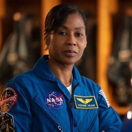 Stephanie Wilson, a segunda mulher negra a ir ao espaço, é uma das favoritas para se tornar a primeira mulher a pisar na Lua - Nasa