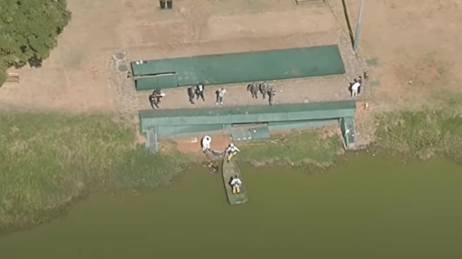 Bombeiros resgataram o corpo do lago do Ibirapuera na manhã de hoje (30) - Reprodução/TV Record