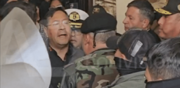 Presidente da Bolívia, Luis Arce, confronta o ex-comandante do Exército Juan José Zúñiga