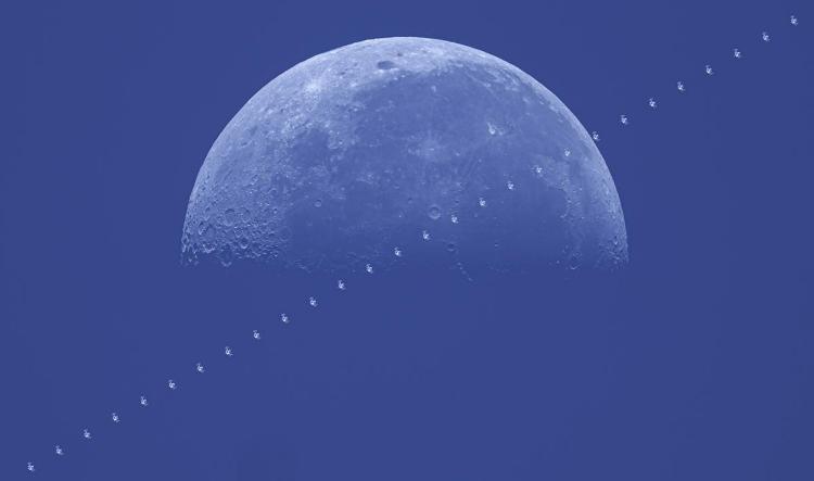 'Trânsito Diurno da Lua na Estação Espacial Internacional'