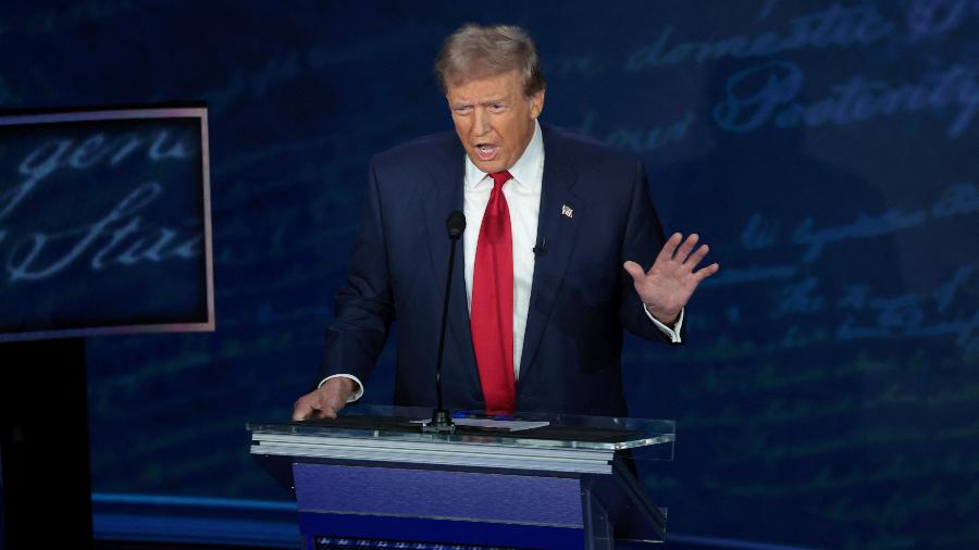 Ex-presidente Donald Trump durante o debate - WIN MCNAMEE / GETTY IMAGES NORTH AMERICA / Getty Images via AFP