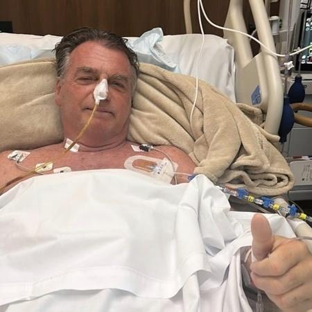 O ex-presidente Jair Bolsonaro em uma cama hospitalar um dia após passar por uma cirurgia de 12 horas O ex-presidente Jair Bolsonaro em uma cama hospitalar um dia após passar por uma cirurgia de 12 horas