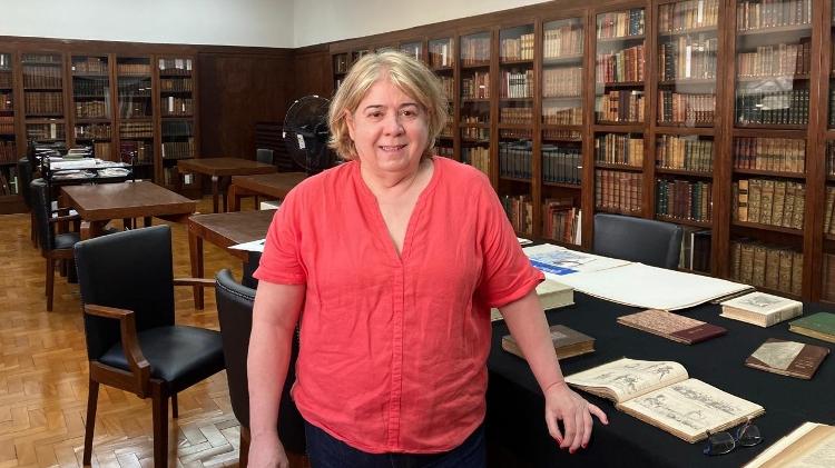Joana de Andrade, bibliotecária, contou curiosidades do local