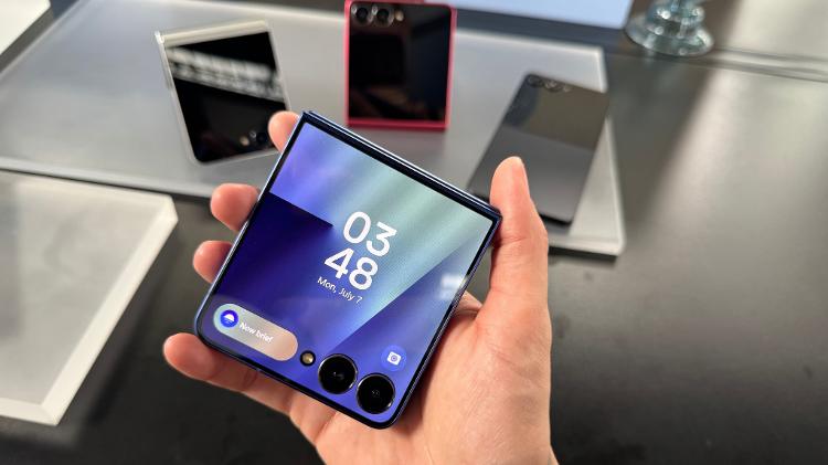 Galaxy Z Flip7 FE Galaxy Z Flip7 FE