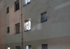 Mulher pula da janela de prédio com a filha para fugir do marido em SP