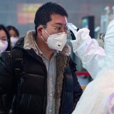 Quase 6 mil casos do novo coronavírus já foram confirmados, a maioria deles na China - EPA