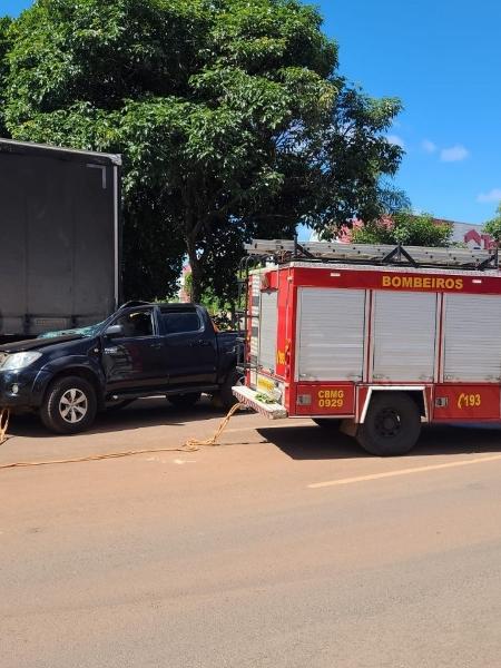 Condutor de caminhonete foge após colisão com caminhão em Uberlândia - Divulgação/Corpo de Bombeiros de MG