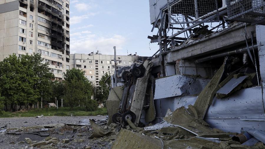 14.mai.2022 - Área residencial destruída na cidade de Kharkiv, na Ucrânia - REUTERS/Ricardo Moraes