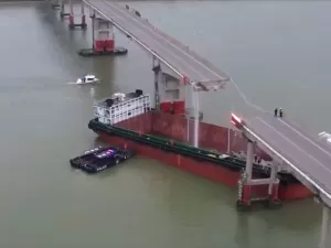 Navio derruba parte de ponte na China e deixa ao menos cinco mortos