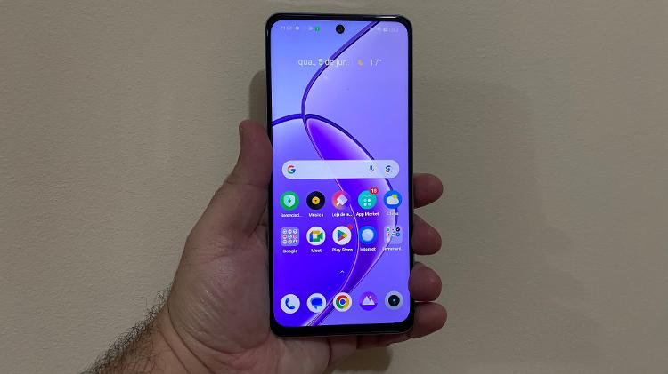 Realme 12 5G tem tela ótima para assistir a vídeos Realme 12 5G tem tela ótima para assistir a vídeos