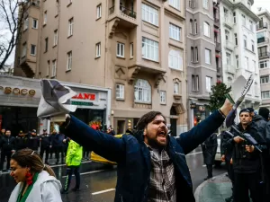 Primeiro-ministro sírio já fala em 'transferência' de poder após anúncio de rebeldes