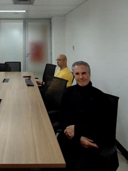 Fernando Collor de Mello durante a audiência de custódia, acompanhado do advogado Thiago Bomfim Fernando Collor de Mello durante a audiência de custódia, acompanhado do advogado Thiago Bomfim