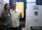 Flávio vota no Rio, fala em 'campanha alegre' e pede que eleitor 'vá votar'