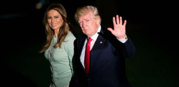 27.mai.2017 Trump e Melania chegam à Casa Branca após viagem de 9 dias pelo Oriente Médio e Europa - AFP PHOTO / Brendan Smialowski