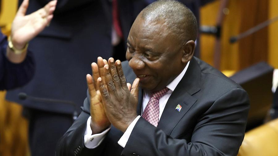 22.mai.2019 - Cyril Ramaphosa, presidente da África do Sul, recebe aplausos após o Parlamento confirmar sua reeleição - Sumaya Hisham/Reuters