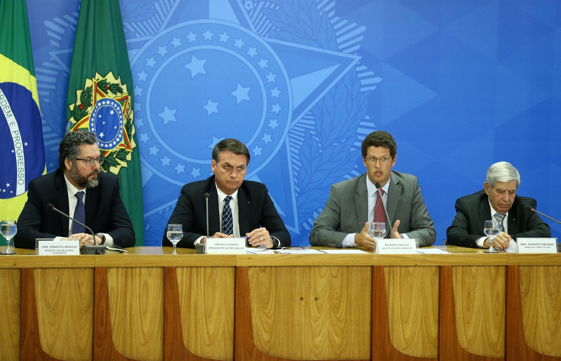 Resultado de imagem para bolsonaro, araujo e salles