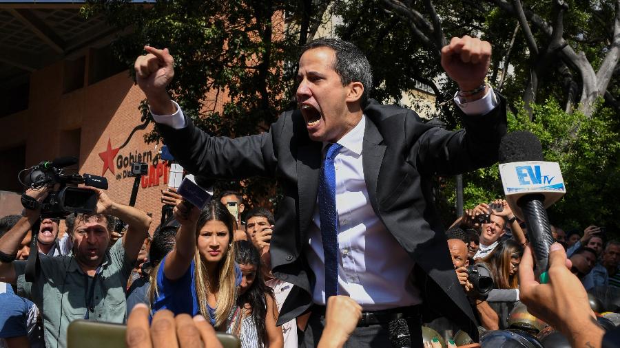 O líder da oposição e autoproclamado presidente da Venezuela Juan Guaido  - Yuri CORTEZ / AFP