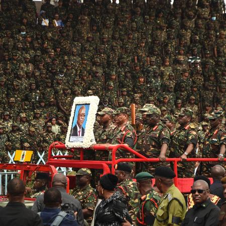 Arquivo - Tumulto no estádio de Dar es Salaam, na Tanzânia, onde aconteceu homenagem ao presidente John Magufuli deixou mortos - STR/AFP