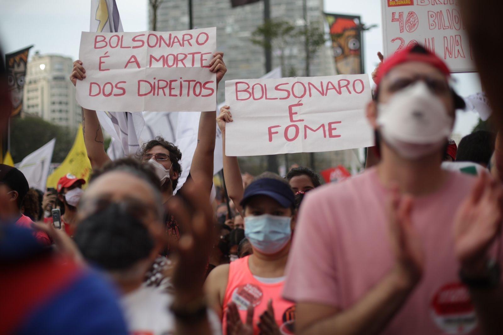 7.set.2021 - Manifestantes no Vale do Anhangabaú protestam contra o presidente Jair Bolsonaro - Ricardo Matsukawa/UOL
