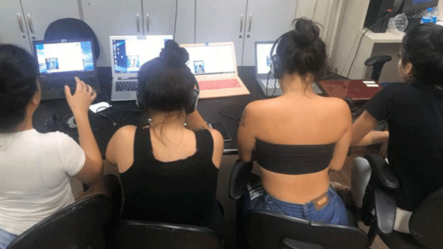 Quatro mulheres foram presas suspeitas de atuarem em "call center do crime" em São Paulo - Divulgação/Polícia Civil