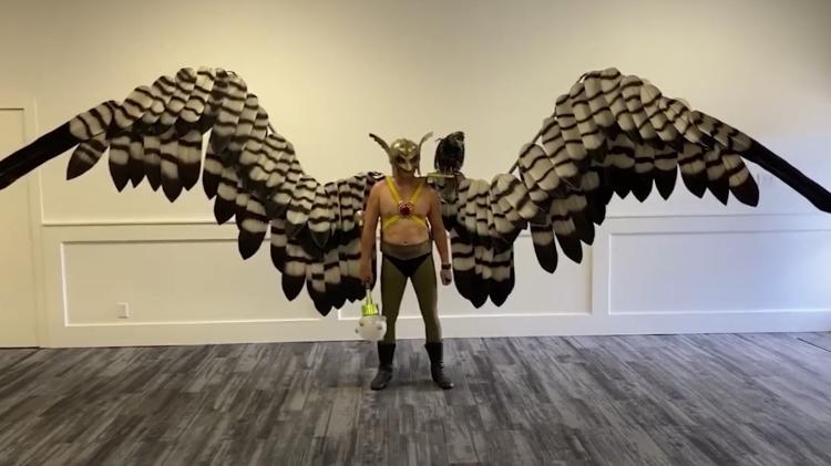 Andy Holt é o recordista das maiores asas mecânicas em um traje de cosplay - Reprodução/Guinness World Records - Reprodução/Guinness World Records
