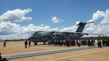 Confira imagens do avião da FAB que resgatou brasileiros na Ucrânia - Fotos  - R7 Brasília