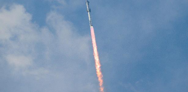 Foguete da SpaceX é destruído ao voltar à Terra em terceiro voo de teste