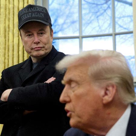 Elon Musk acompanha Donald Trump no Salão Oval da Casa Branca em Washington, D.C. Elon Musk acompanha Donald Trump no Salão Oval da Casa Branca em Washington, D.C.